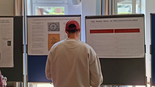 Poster Session zeigt Zwischenergebnisse des Projektseminars „Das Rauhe Haus im Nationalsozialismus – ein neuer Versuch der Aufarbeitung und Forschung“)